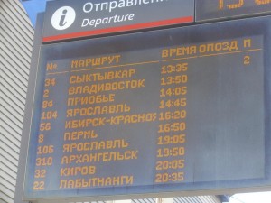 Abfahrtstafel am Jaroslawler Bahnhof In Moskau