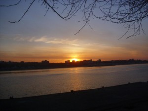 Blick von meiner Unterkunft auf den Sonnenuntergang am Angara-Fluss