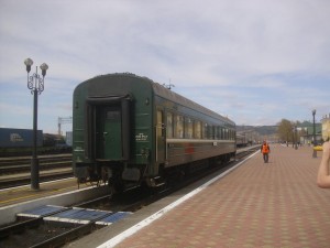 Mein "Zug" - Zeitweise Stand unser Waggon einsam am Bahnsteig in Nauschki