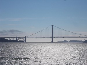 Golden Gate Bridge ungefähr von Alcatraz aus betrachtet