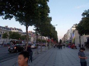 Die Champs Elysee am Abend